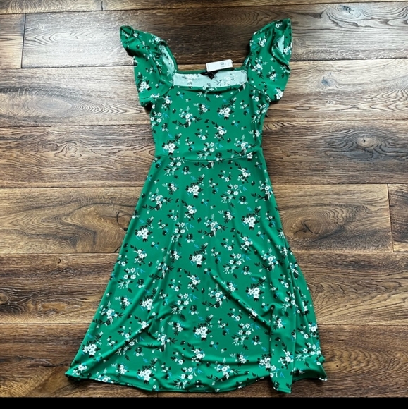 Banana Republic Dresses & Skirts - NWT Banana Republic Green Floral Dress